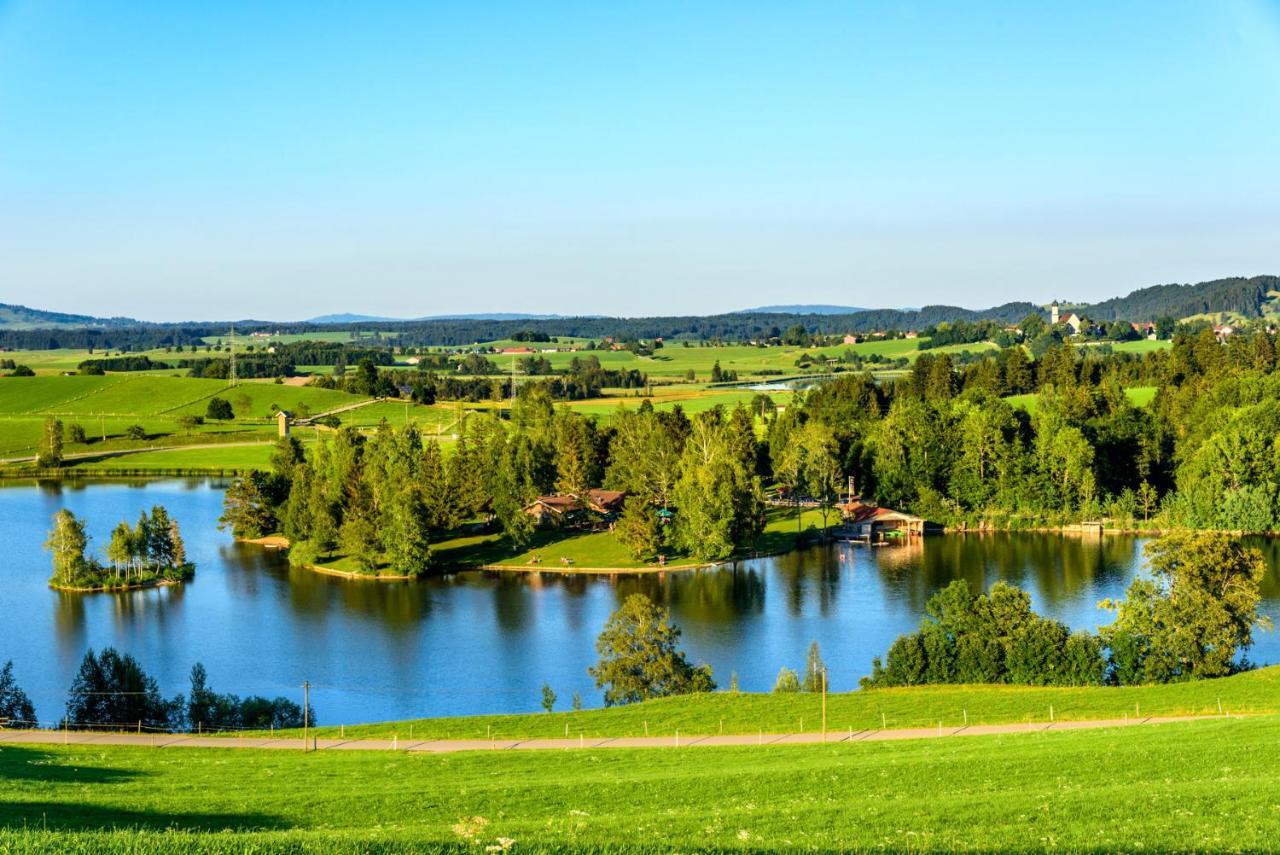 Direkt Am See Mit Bergblick Seeg Bagian luar foto